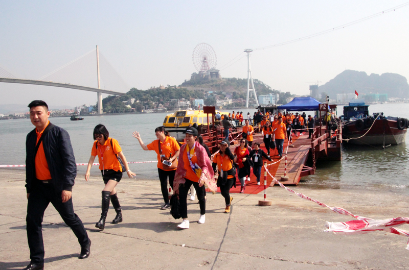Quang Ninh welcomes 4 6 million tourists in three months
