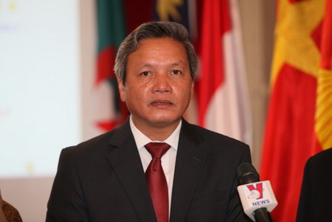 Ambassador Pham Quoc Tru meets overseas Vietnamese in Mali