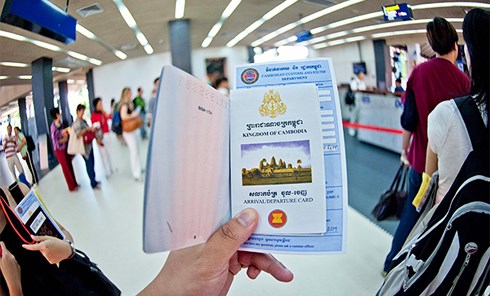 Cambodia to grant residence cards to over 70,000 Vietnamese people