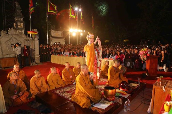 Northern festivals remembering Tran Dynasty draw public crowds