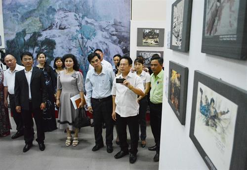 Exhibition on war sketches in Dak Lak