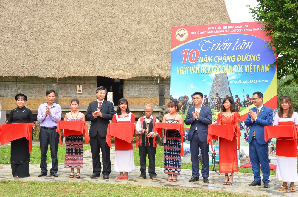 Exhibition celebrates 10 years of Vietnam Ethnic Groups’Cultural Day