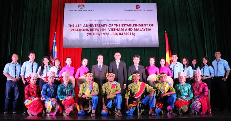 Cultural exchange marks 45th anniversary of Vietnam - Malaysia relations