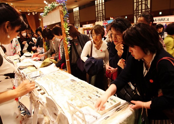 Vietnam attends charitable bazaar in Tokyo