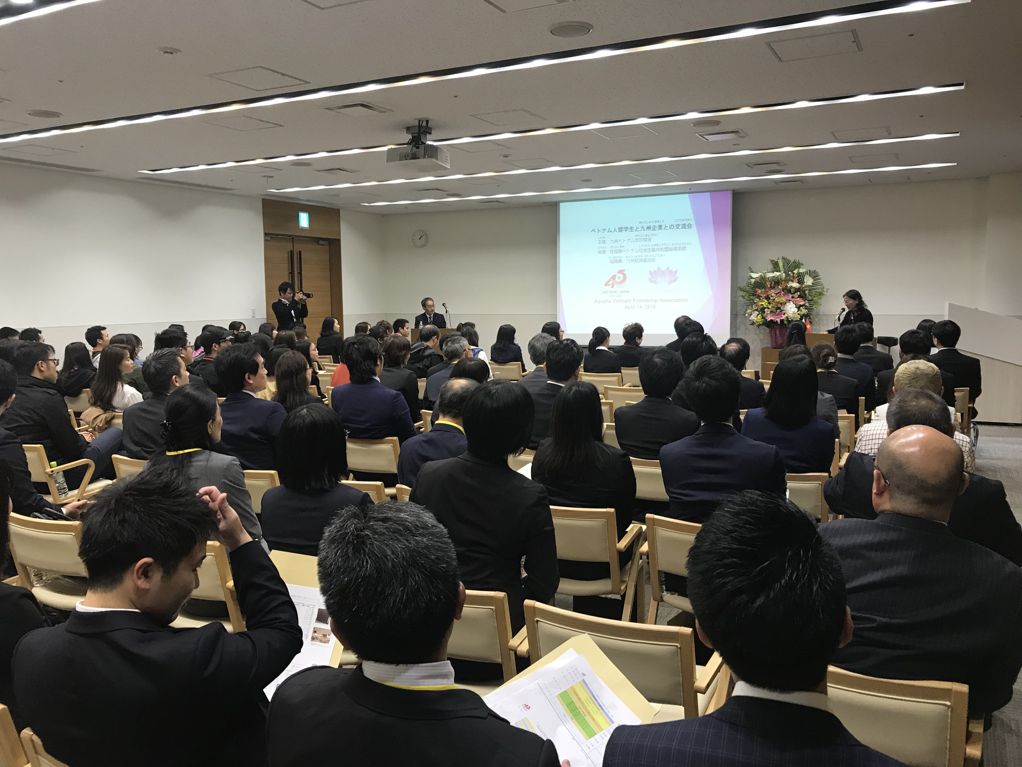 Overseas Vietnamese students exchange with Japanese businesses