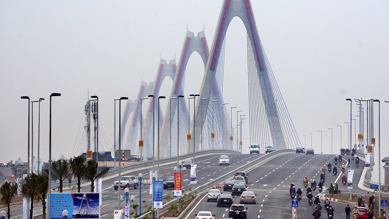 Nhat Tan bridge entirely in orange on April 27th Dutch King’s Day
