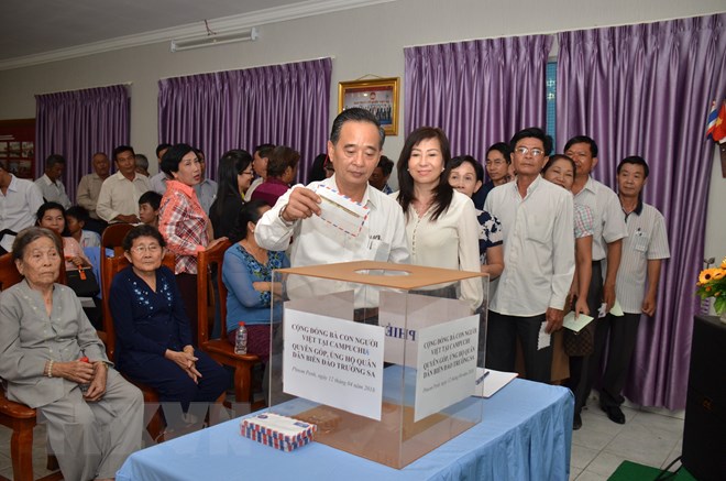 Overseas Vietnamese in Cambodia towards homeland’s sea and islands