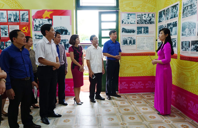 250 photos on President Ho Chi Minh displayed in Thai Nguyen