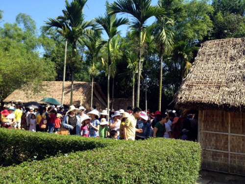 Over 38,600 people visit Kim Lien relic site in Nghe An