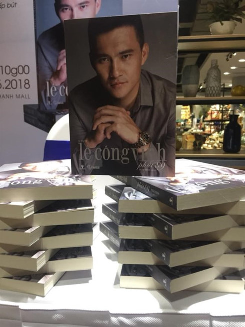 Vietnamese football star releases autobiography