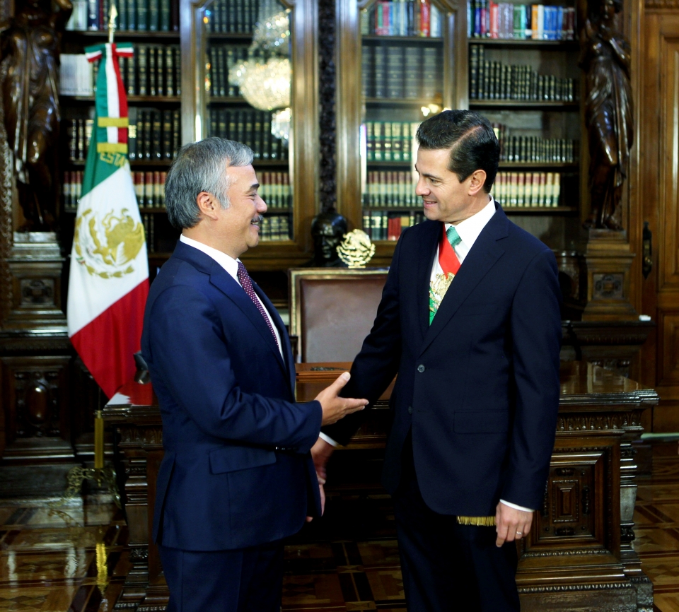 Ambassador Nguyen Hoai Duong presents credentials to Mexican President