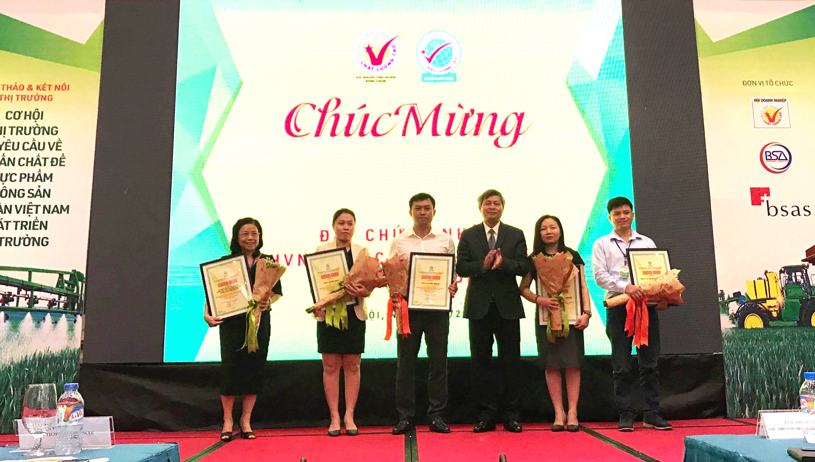 Additional 10 enterprises earn high-quality Vietnamese goods for integration title