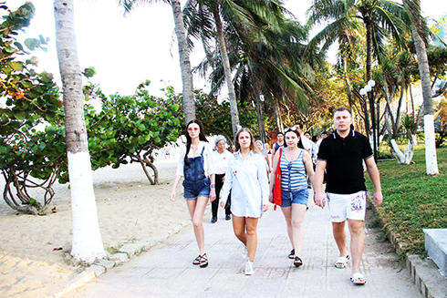 Over 2 44 million tourists visit Khanh Hoa in five months