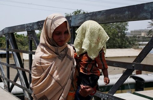 Pakistan Heatwave kills 65 people