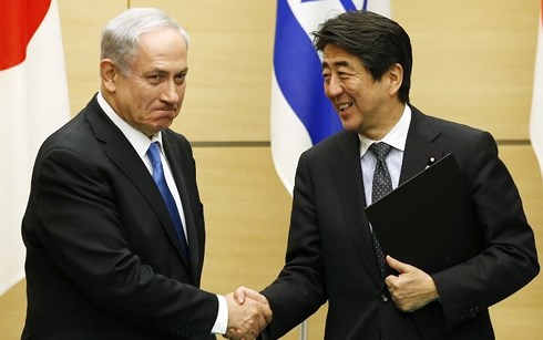 Japanese Shinzo Abe meets with Israeli counterpart