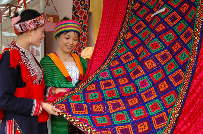 Vietnam brocade culture festival in Dak Nong province