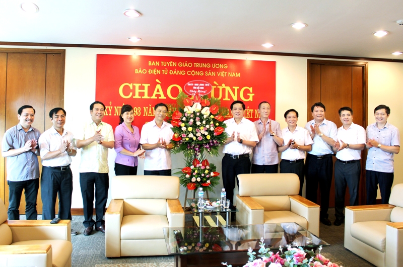 Leaders of Bac Ninh province congratulate Communist Party of Vietnam Online Newspaper
