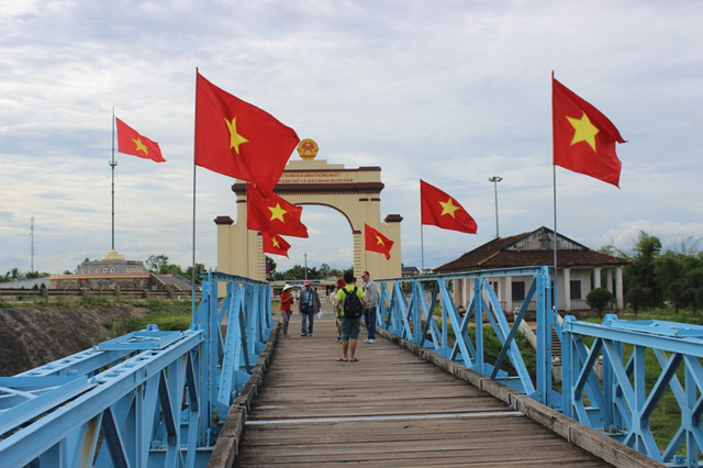 Preserving and embellishing southern Hien Luong bridge and Ben Hai river relics