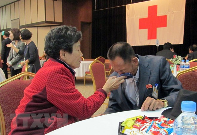 DPRK, RoK to hold talks on humanitarian issues, family reunions