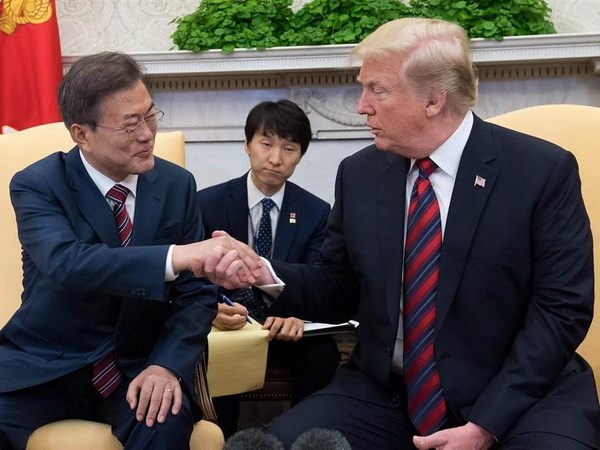 US President Donald Trump calls RoK’s President Moon