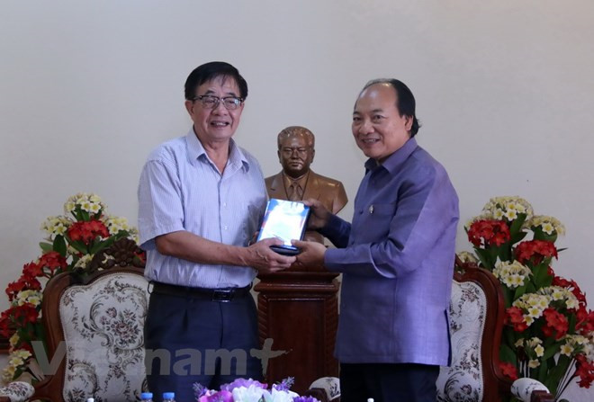 Vietnam hands over film on President Souphanouvong to Laos