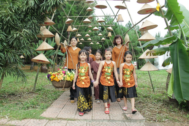 Specific countryside market in Hanoi