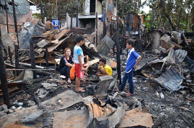 Easing difficulties of overseas Vietnamese after fire in Phnom Penh