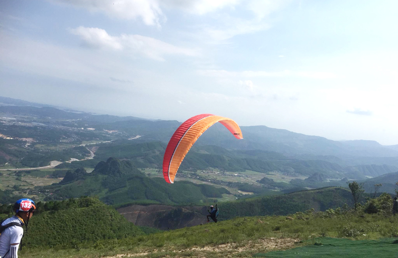 Quang Ninh National paragliding contest kicks off