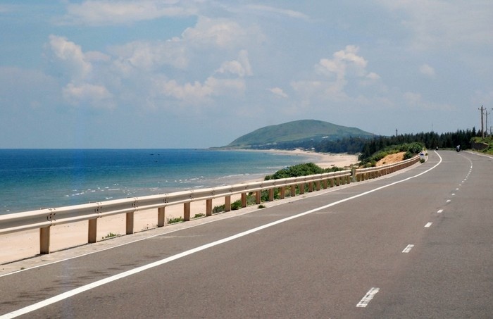 Vietnam coastal road passes through 28 localities