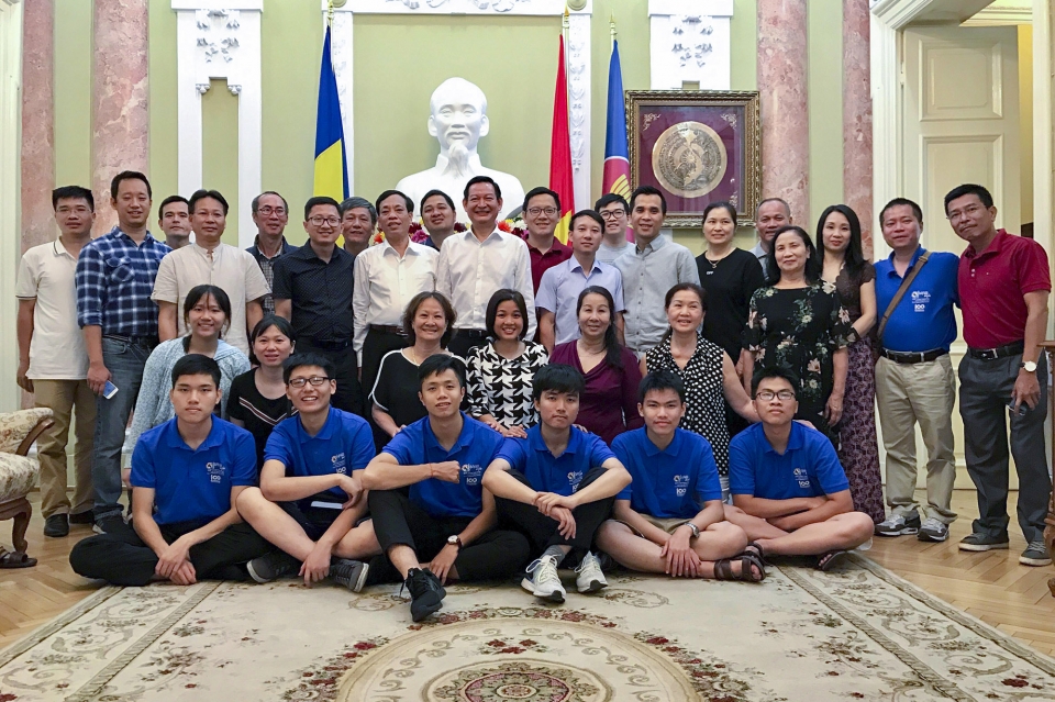 Exchange held to congratulate students attending Mathematical Olympiad in Romania