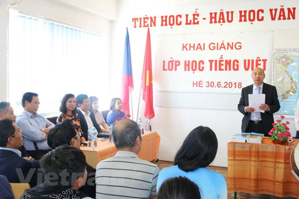 Summer Vietnamese class opens in Prague