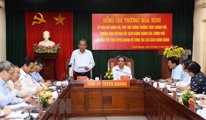 Tuyen Quang asked to speed up admin reform to lure investors