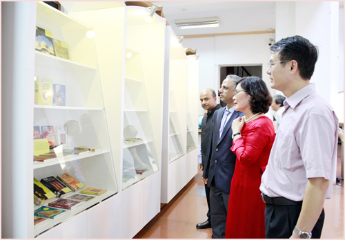 Exhibition on India opens in Vietnam