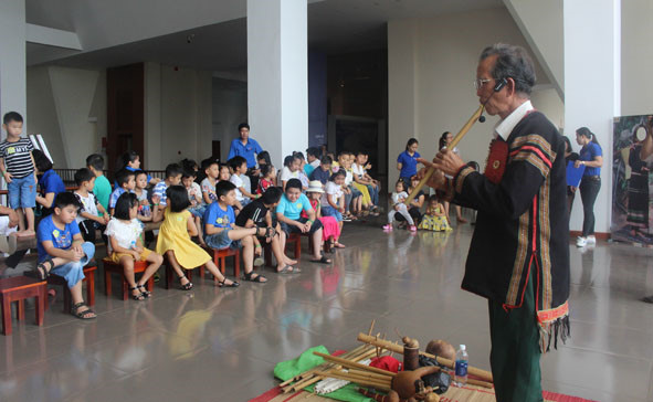 Experiencing music at Dak Lak provincial Museum