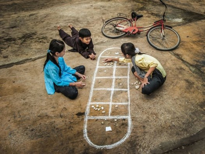 Hanoi Folk games at Trinh Cong Son pedestrian street