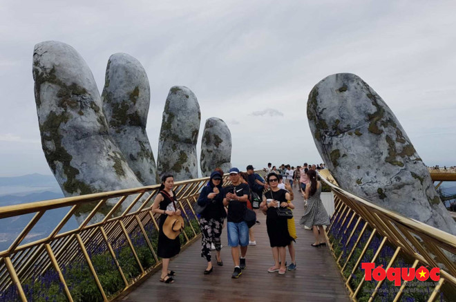 Golden Bridge draws visitors to Da Nang