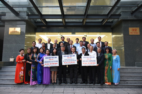 Vietnamese in Thailand donate to support compatriots in difficult circumstances