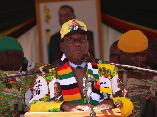 Emmerson Mnangagwa sworn in as Zimbabwe president