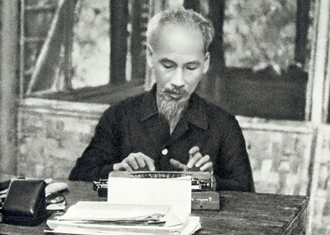 Over 80 precious documents and exhibits on President Ho Chi Minh collected