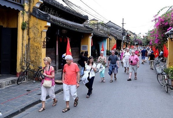 Vietnamese cities receive ASEAN Clean Tourist Awards