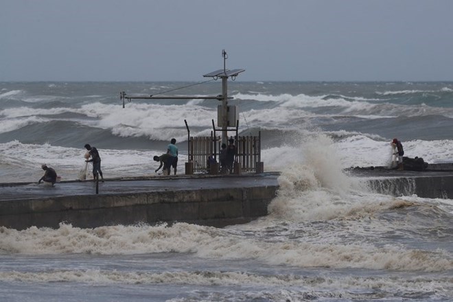 Philippines raises alert as super typhoon Mangkhut approaches