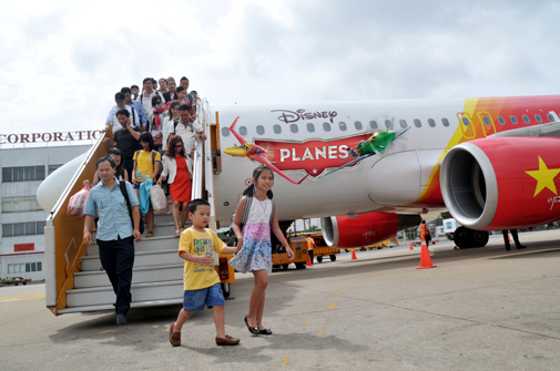 Domestic airlines open ticket sales for Tet 2019