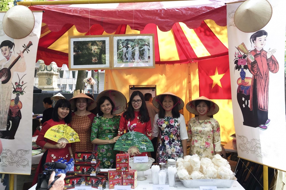 Vietnam joins 2018 embassy festival in Netherlands