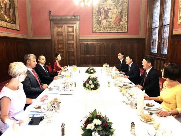 Hungary appreciates Vietnamese community’s contribution