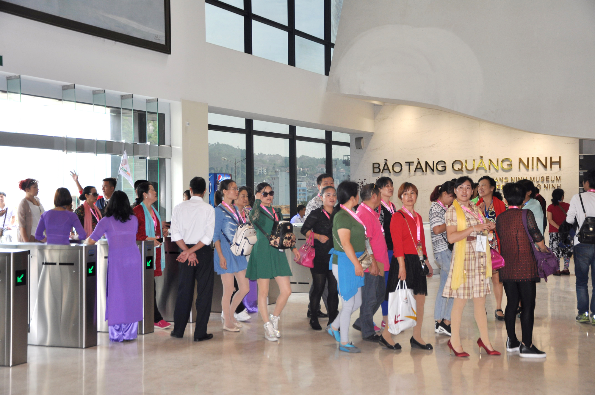 Quang Ninh greets over 10 million tourists in nine months