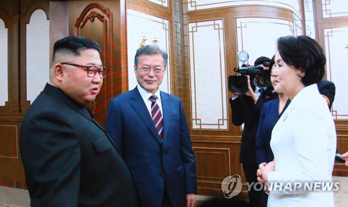 DPRK leader Kim Jong-un and RoK counterpart begin talks