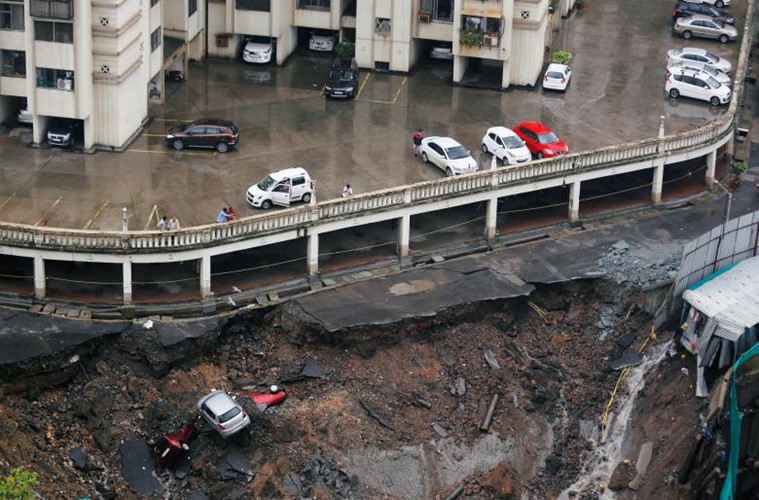 India 1,400 die due to rain and floods
