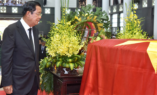 Cambodian PM attends state funeral of President Tran Dai Quang