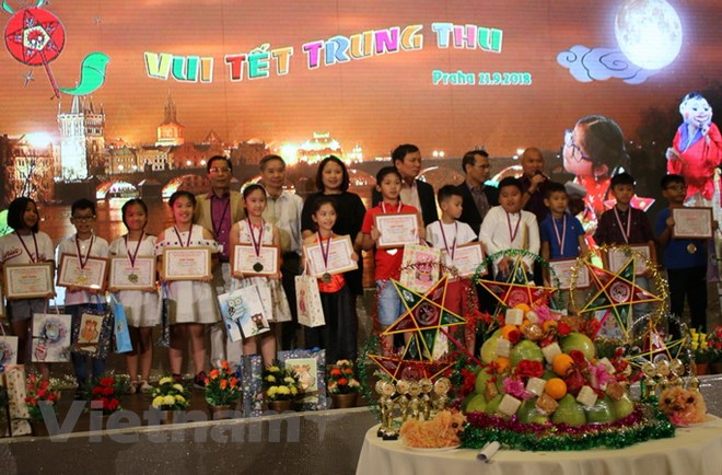 Mid-autumn festival for Vietnamese children in Czech Republic