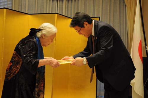 Late historian awarded with Japan’s certificate of merit